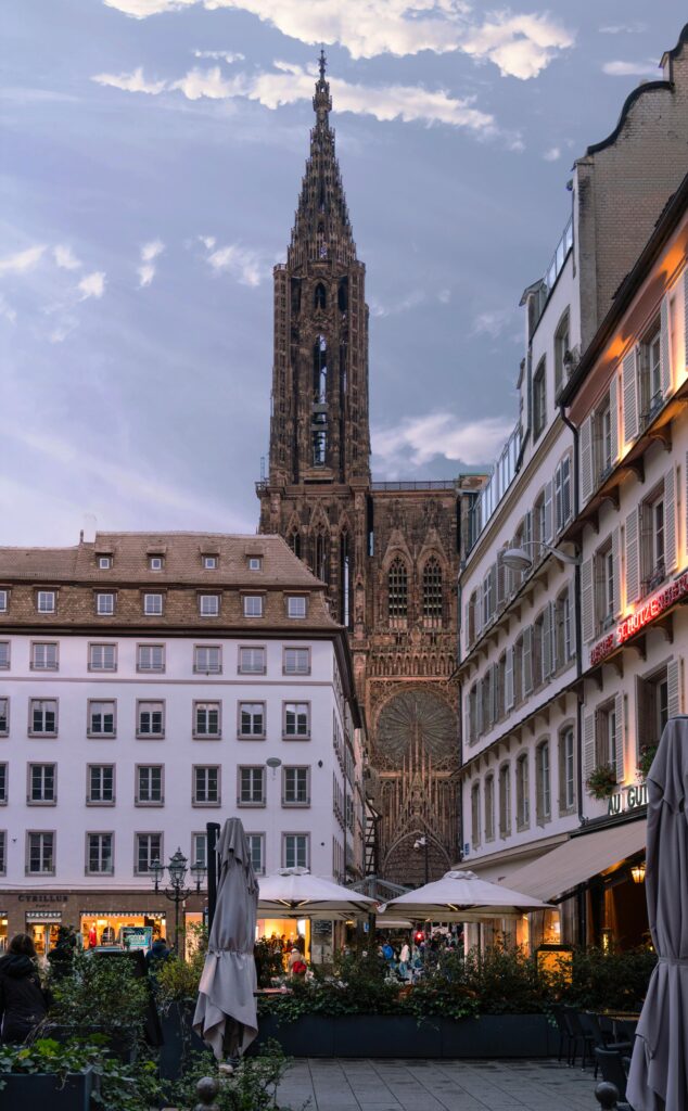 Strasbourg rues place cathédrale centre historique patrimoine Alsace
