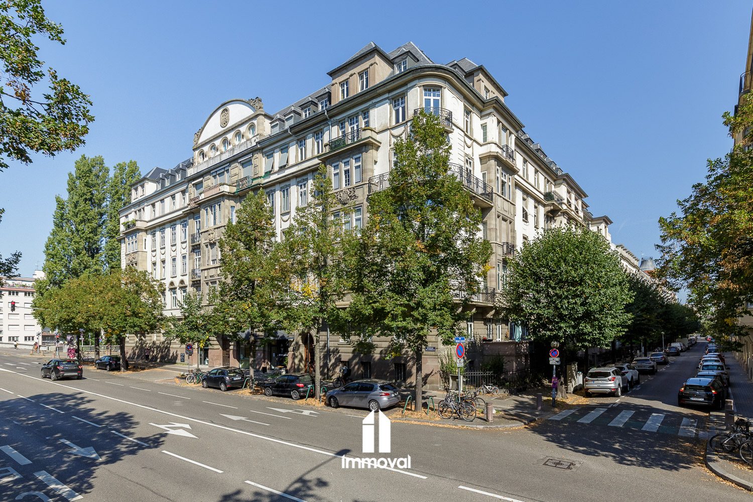 Strasbourg Orangerie 8p de 245m² avec ascenseur et balcons