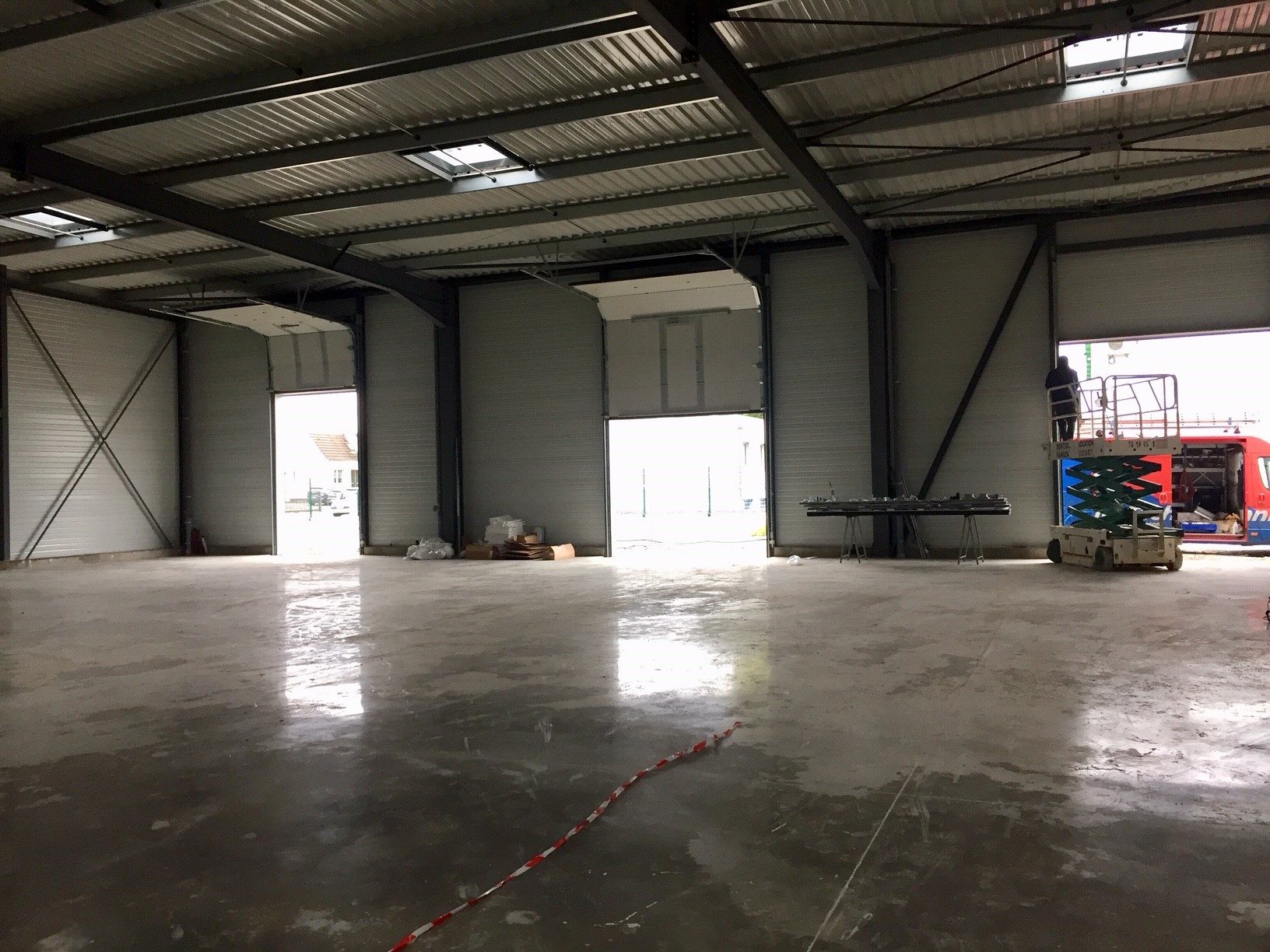 Z.I. de Bischheim/Hoenheim - location hall/stockage neuf 400 m²