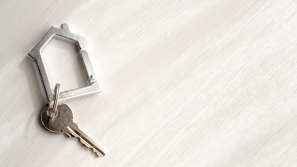 Les clés d'un appartement en gestion locative par une agence immobilière