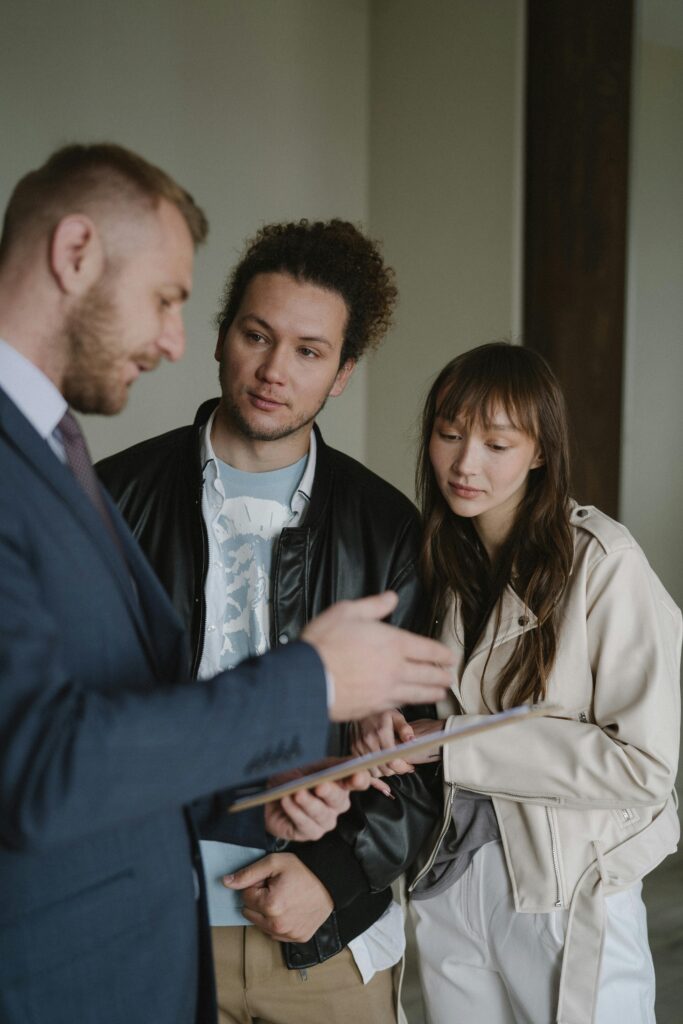 visite maison vente immobilier acheteurs présentation bien