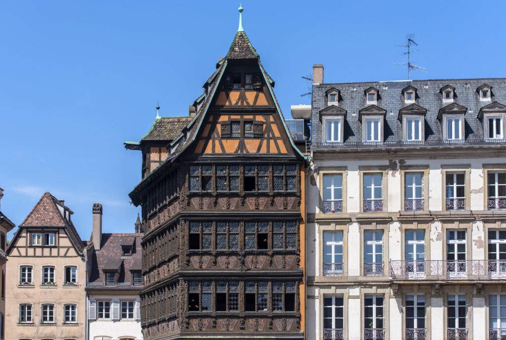 maison Kammerzell Strasbourg bâtiment historique cathédrale architecture alsacienne