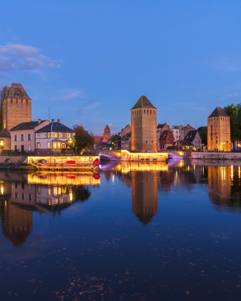 barrage Vauban Strasbourg nuit illuminé monument historique lumière