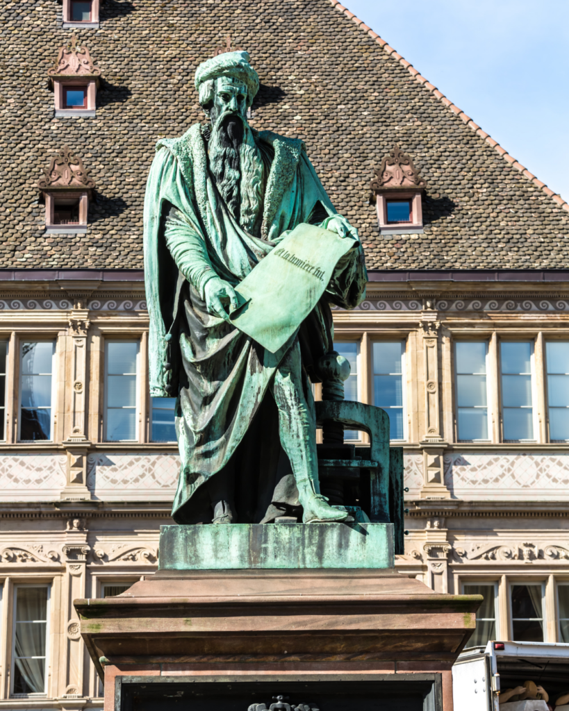 statue Gutenberg Strasbourg centre ville monument historique Alsace