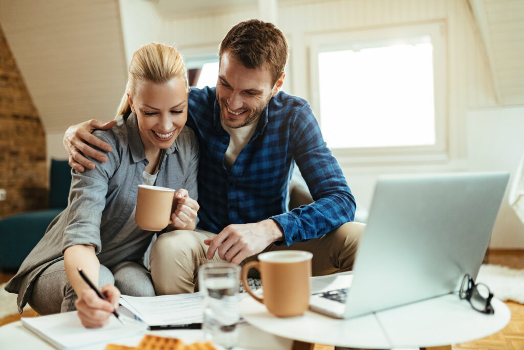 couple finances budget immobilier préparation achat logement