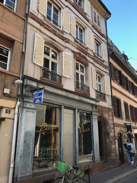 local commercial Hyper centre restauration possible