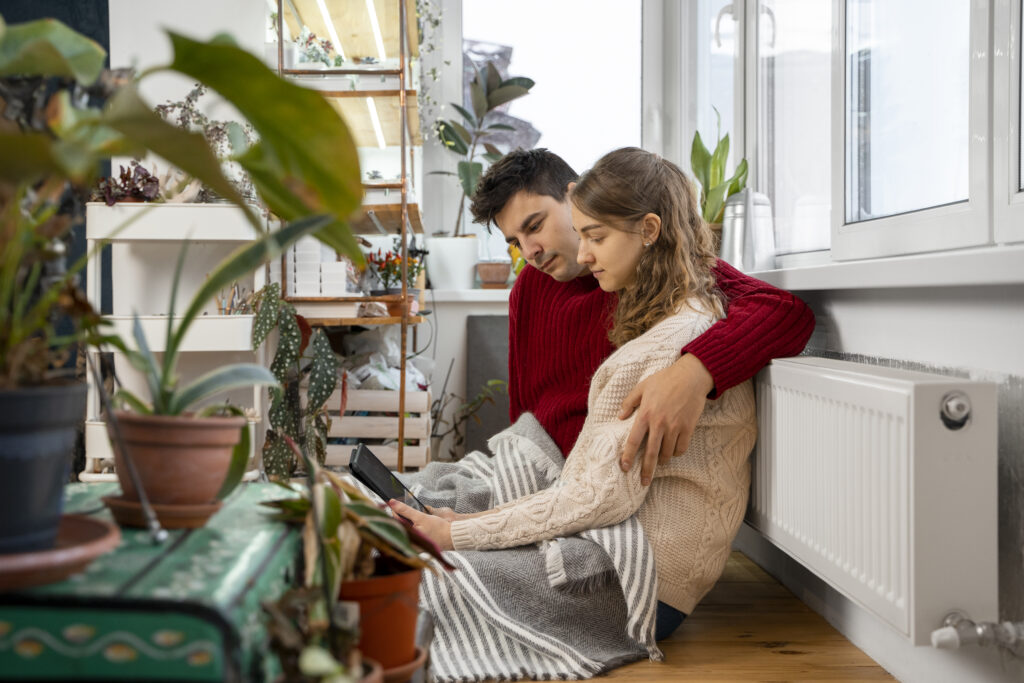 couple chauffage confort thermique maison énergie logement