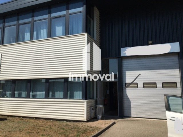 Locaux d'activité 541m²+ 15 places de parking à Geispolsheim