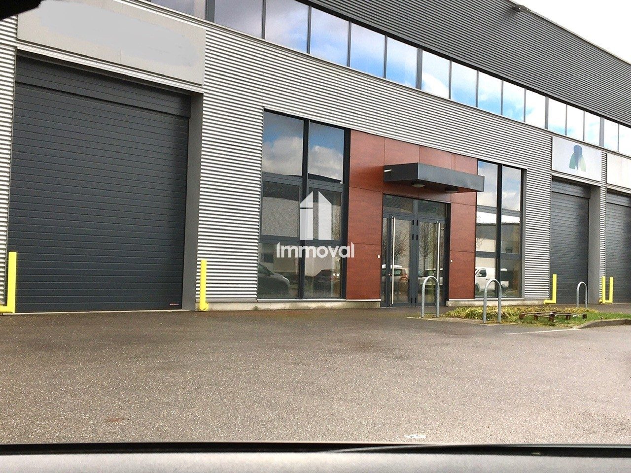 Locaux d'activités 303m²  au Parc des Forges