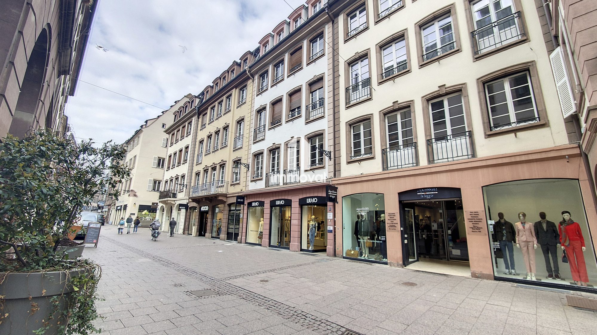 HYPER CENTRE ENSEMBLE IMMOBILIER DE 4 LOTS + COMBLES  DANS IMMEU
