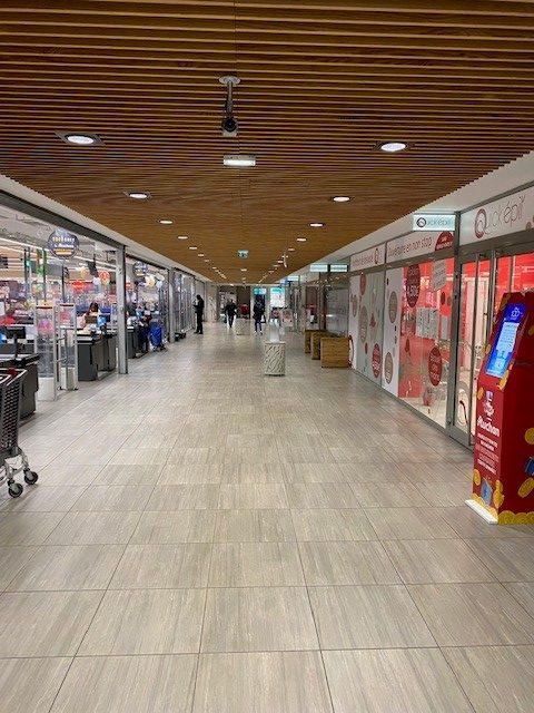 local commercial à louer dans centre commercial AUCHAN