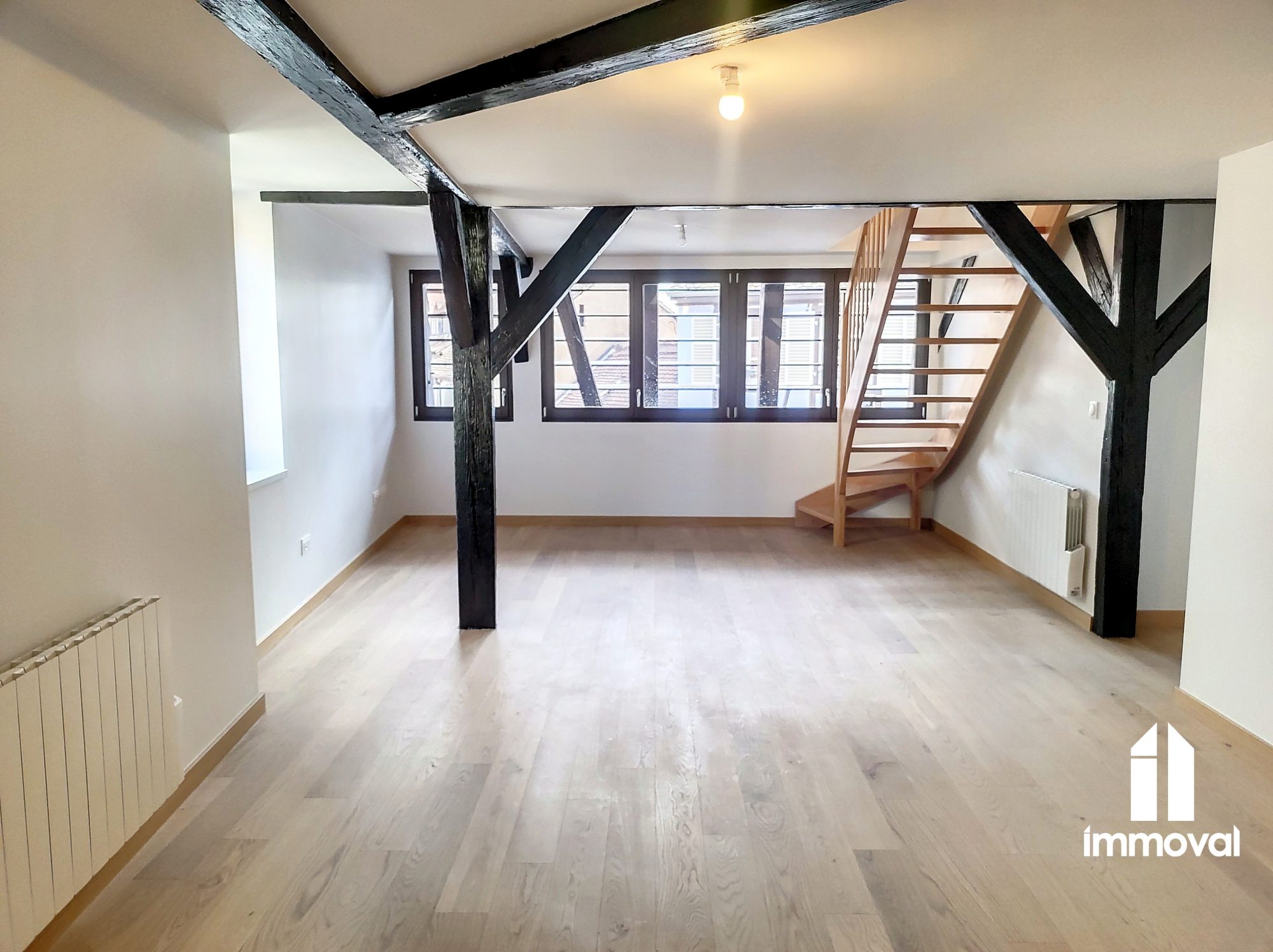 STRASBOURG PETITE FRANCE Duplex rénové dernier étage avec asc