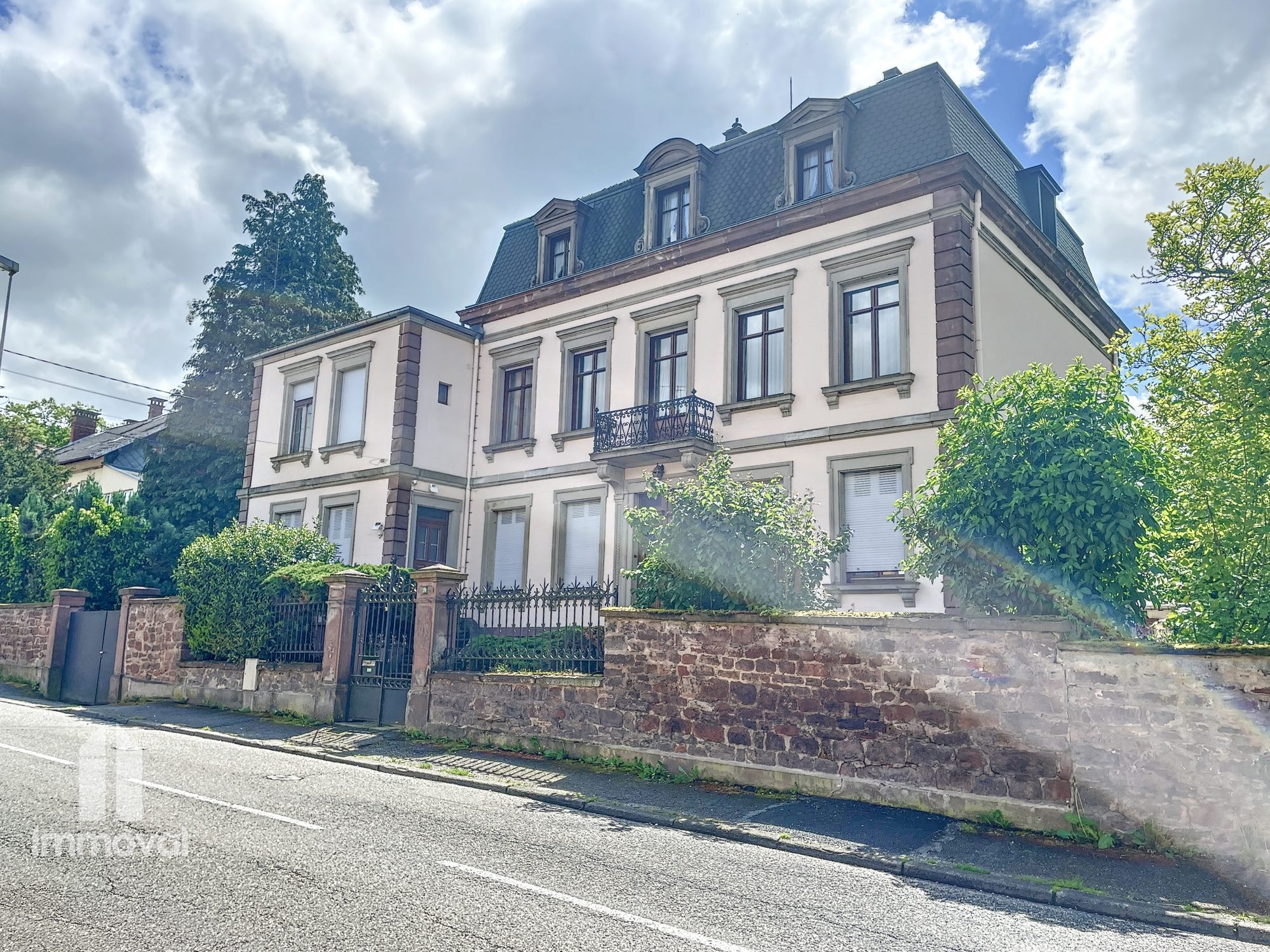 Saverne Magnifique Maiosn de maître avec Dépendance de 325m²