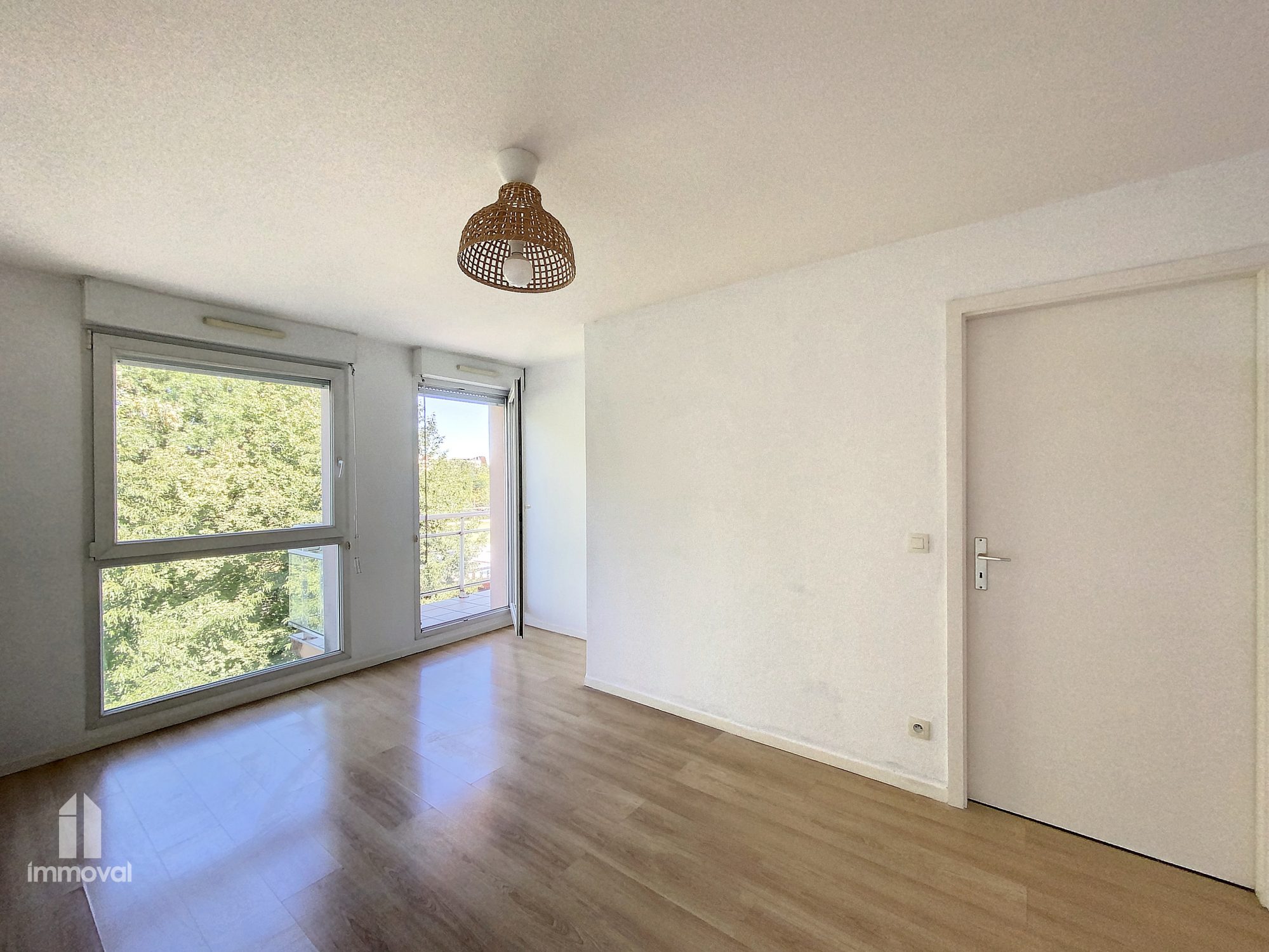 HAUTEPIERRE 2 pièces de 40m2 avec garage.