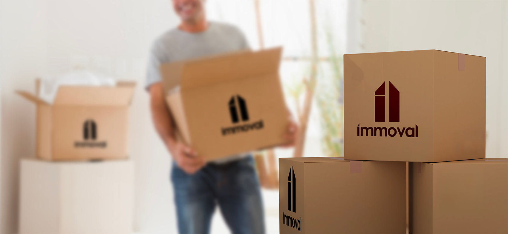 Homme déménage ses cartons avec Immoval