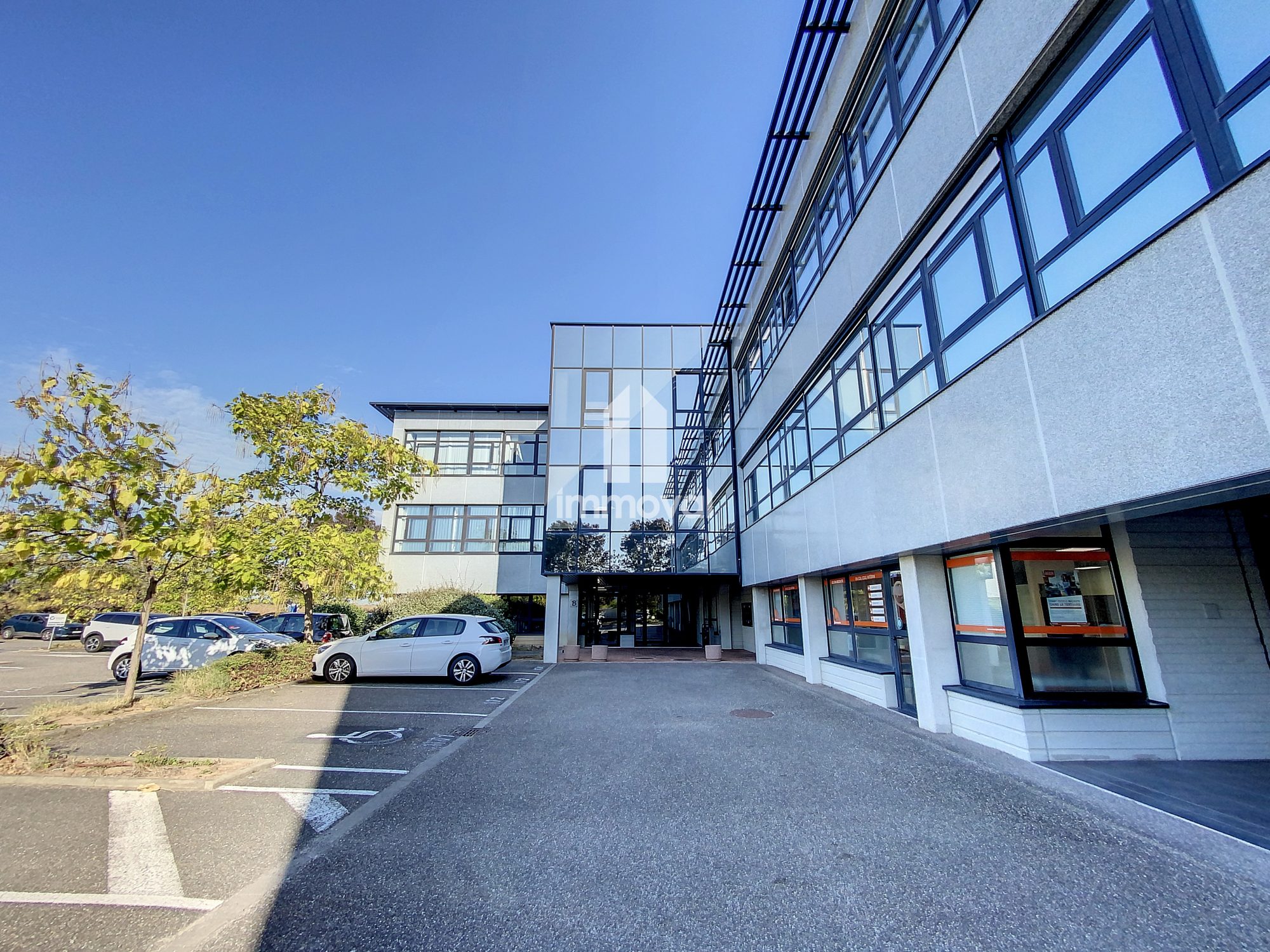 ENTZHEIM Bureaux à louer de 181m²