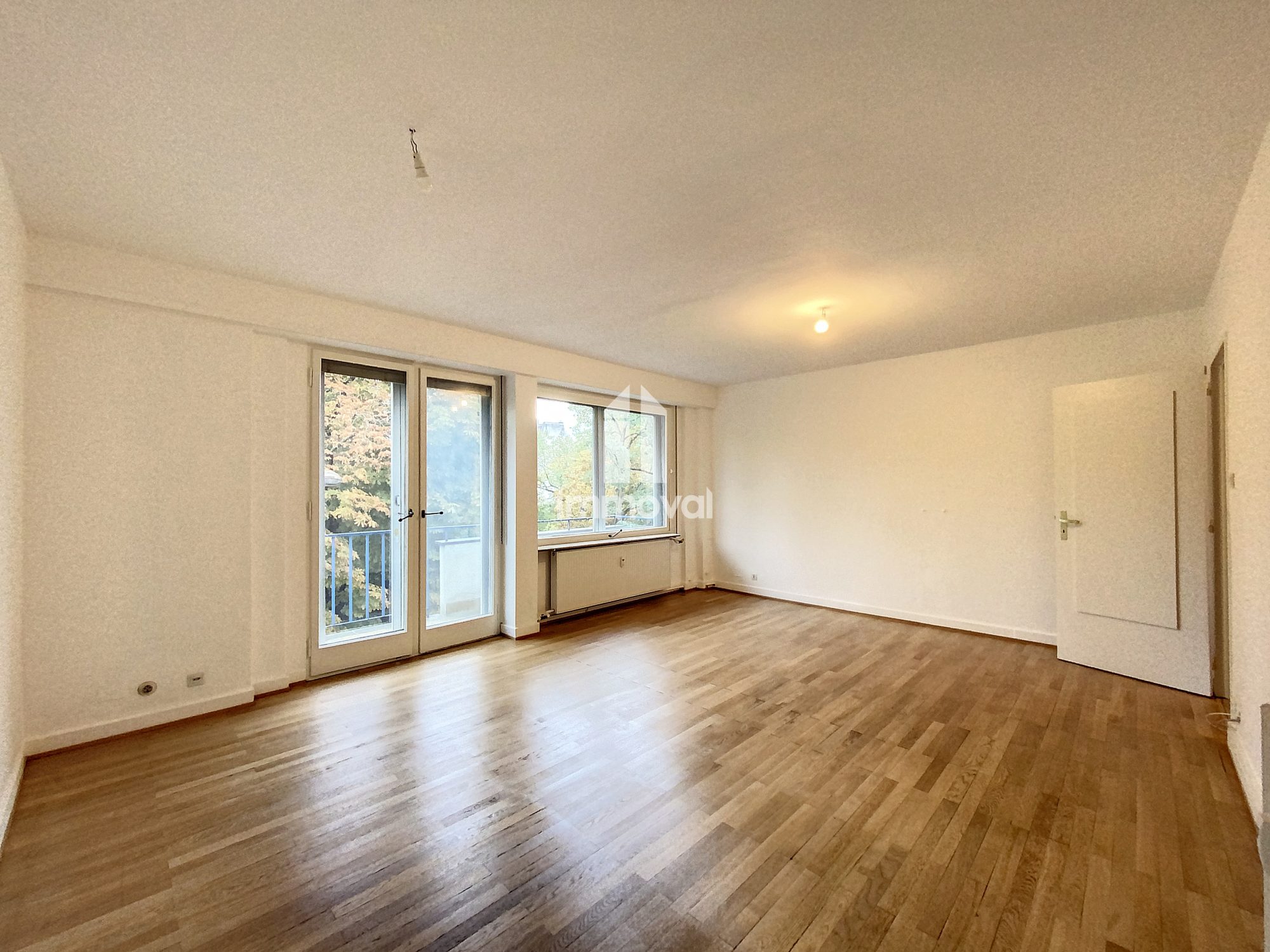 CONTADES local professionnel de 58.49m² à louer