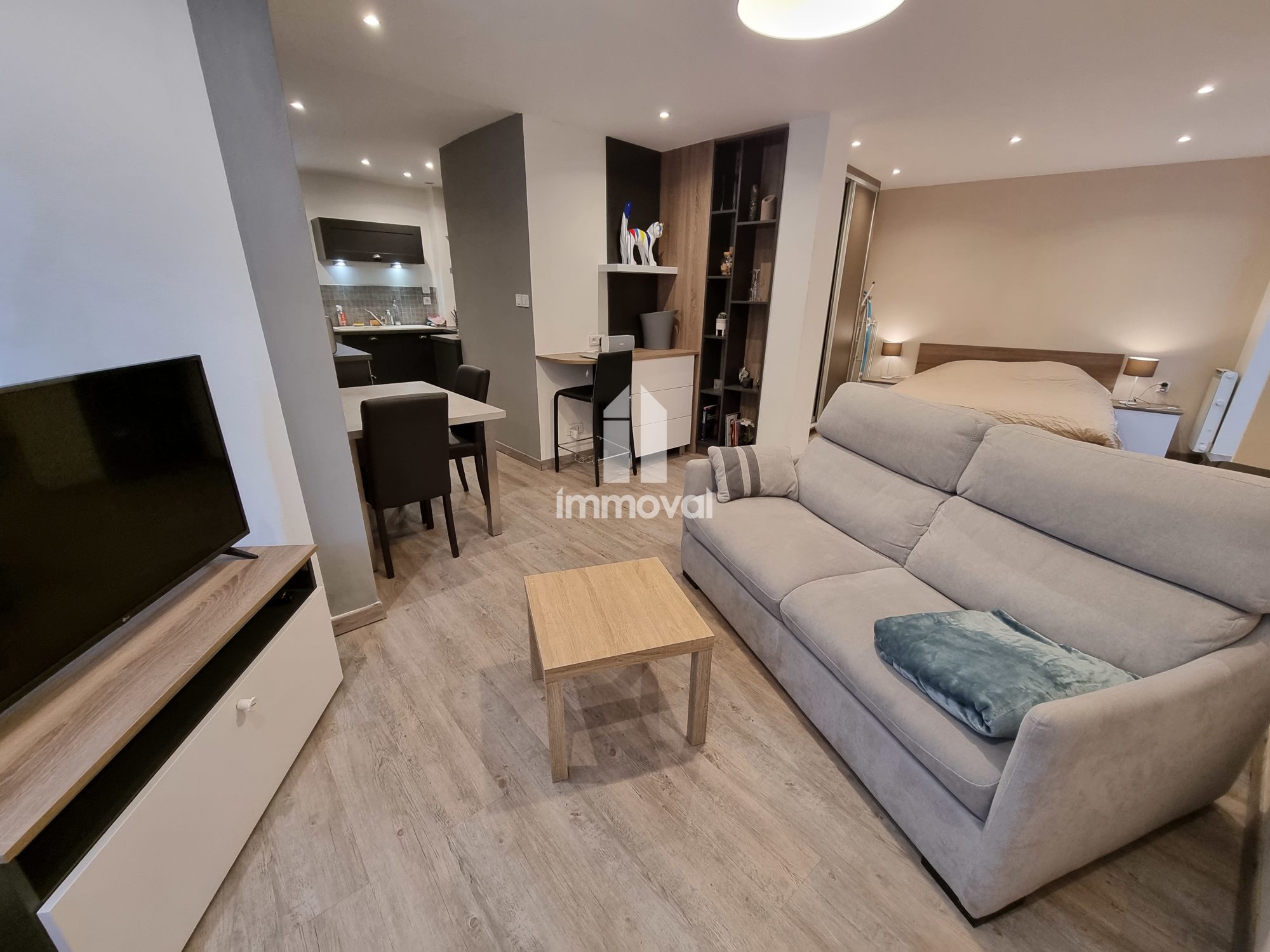 HYPER CENTRE - STUDIO MEUBLE - 35.88m²