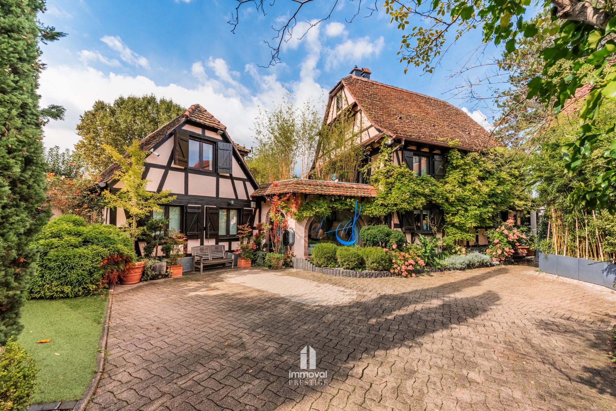 ROBERTSAU -  MAISON - 248M² - 8 ARES