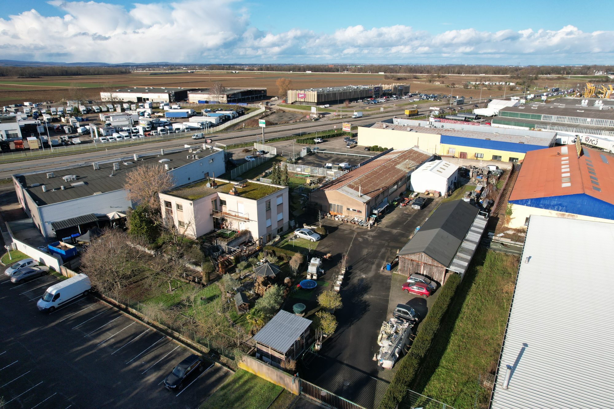 Fegersheim,  locauxr d'activités de 1000m2 sur 5730m2 de terrai