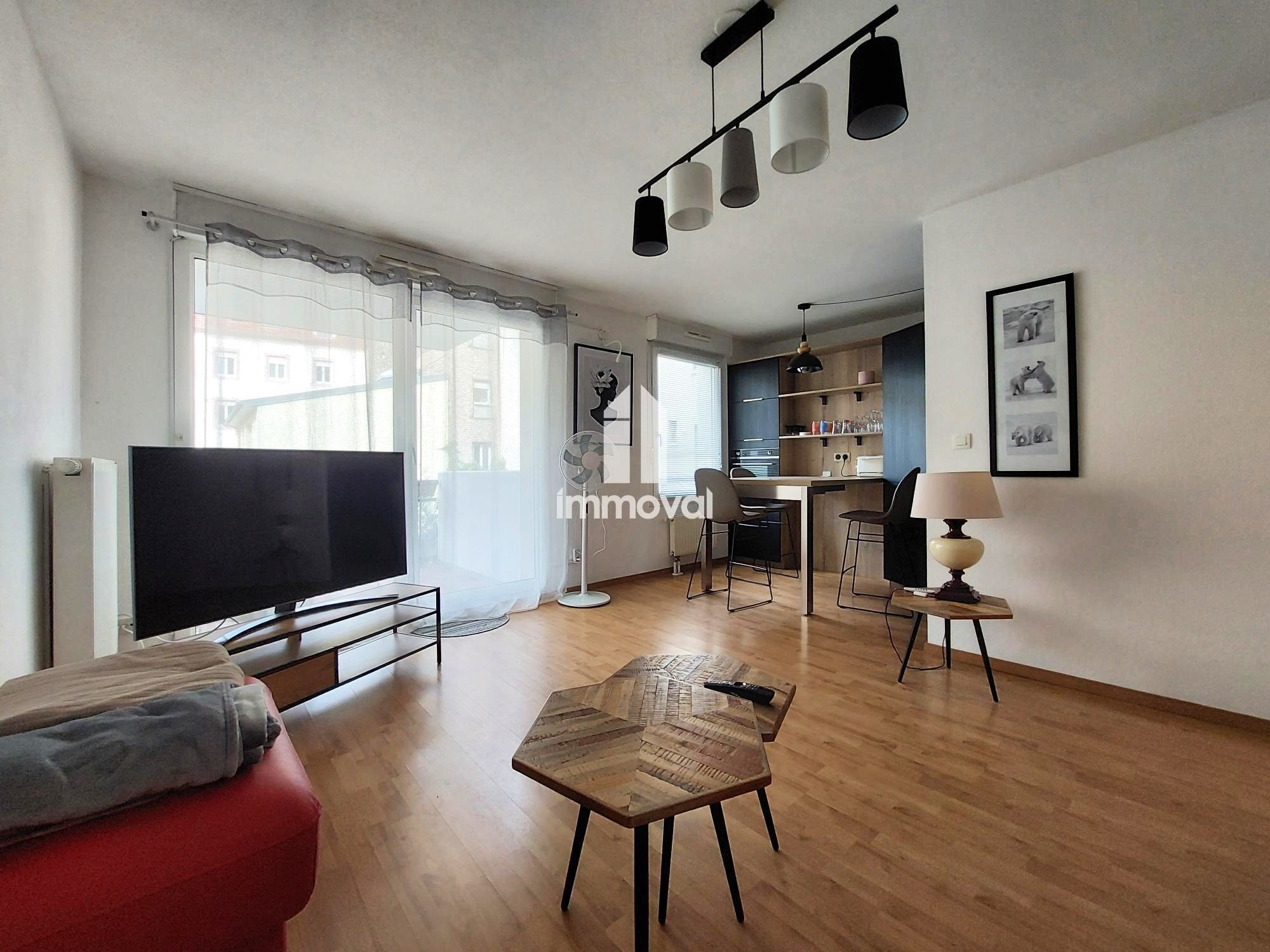 3 pièces meublé en duplex inversé, parking, cave et 2 balcons