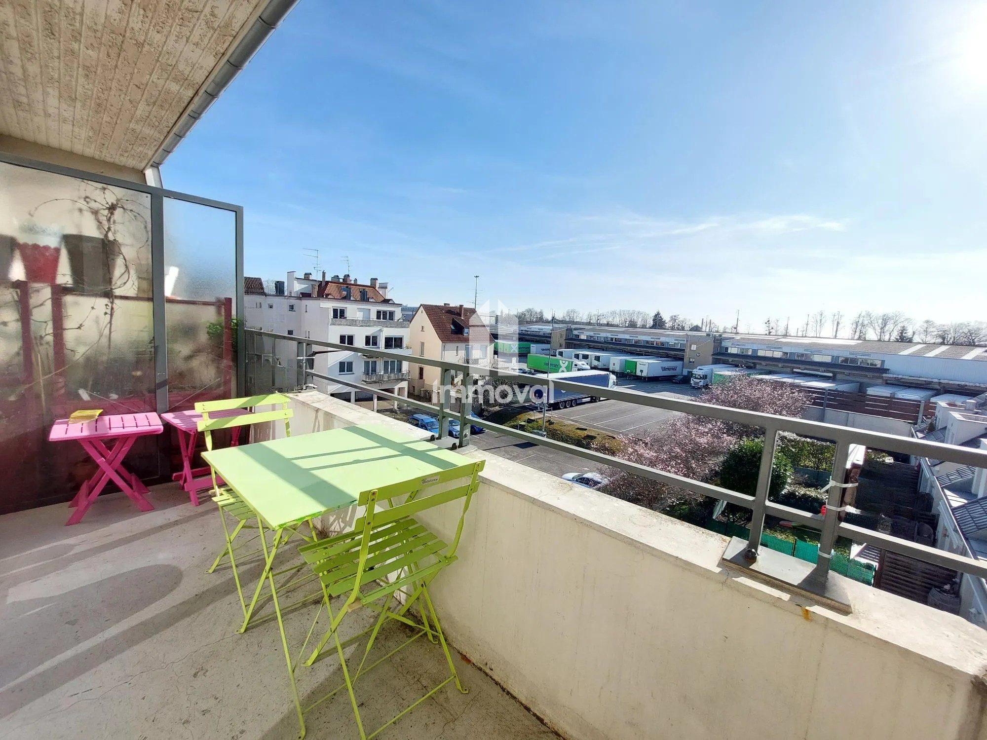 NEUDORF - 2 pces meublé avec balcon