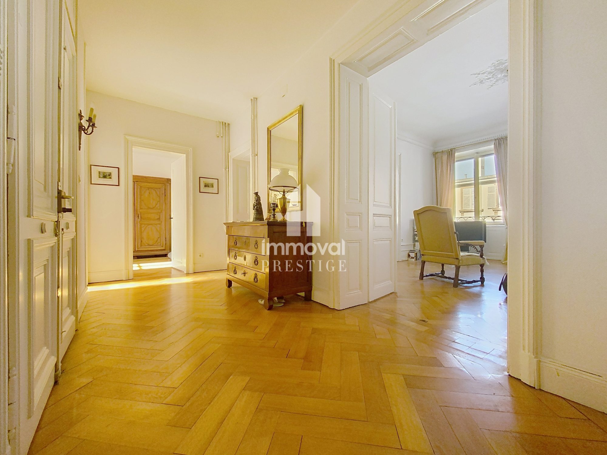 CONTADES - T6 - 213M²