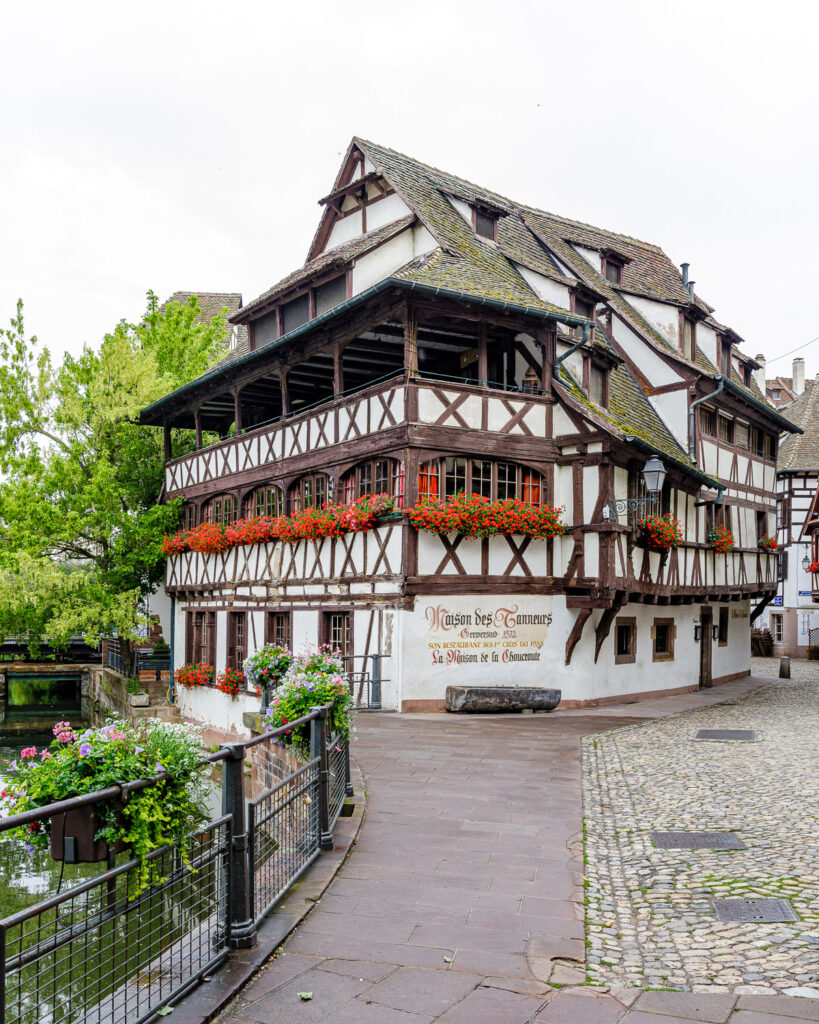 bâtiment Maison des Tanneurs Strasbourg Petite France architecture alsacienne