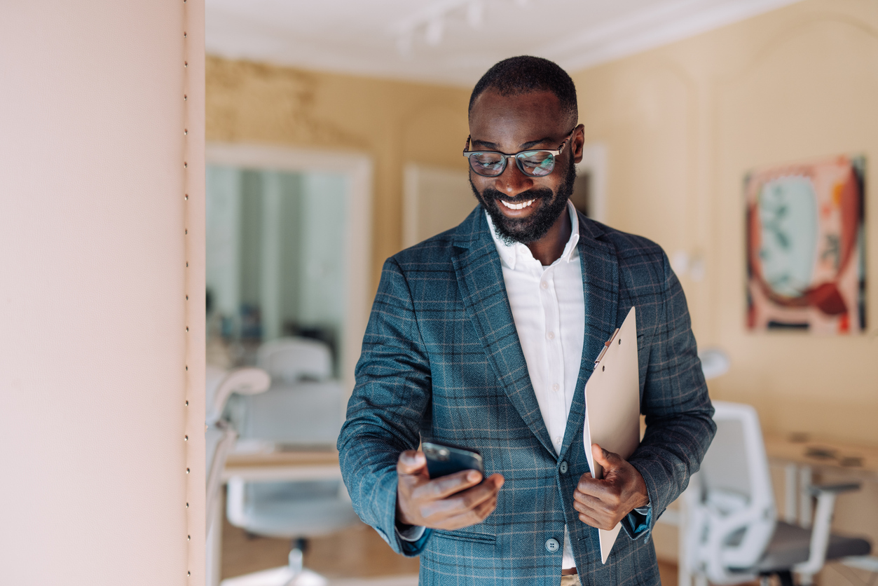 businessman texting in the office.