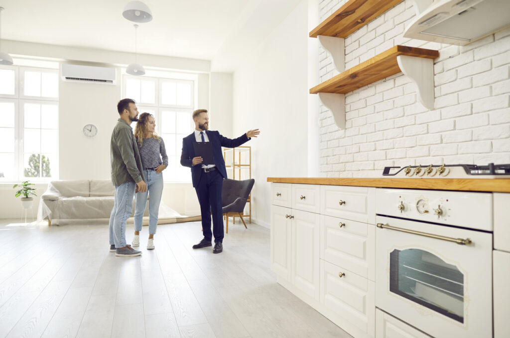 agent immobilier visite appartement couple achat location bien immobilier