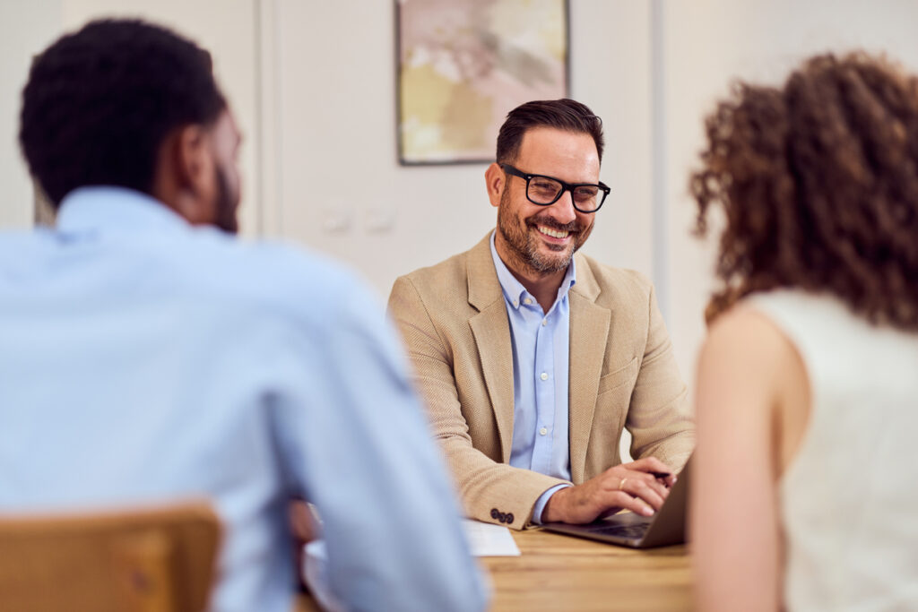 conseiller immobilier rendez-vous clients bureau accompagnement projet
