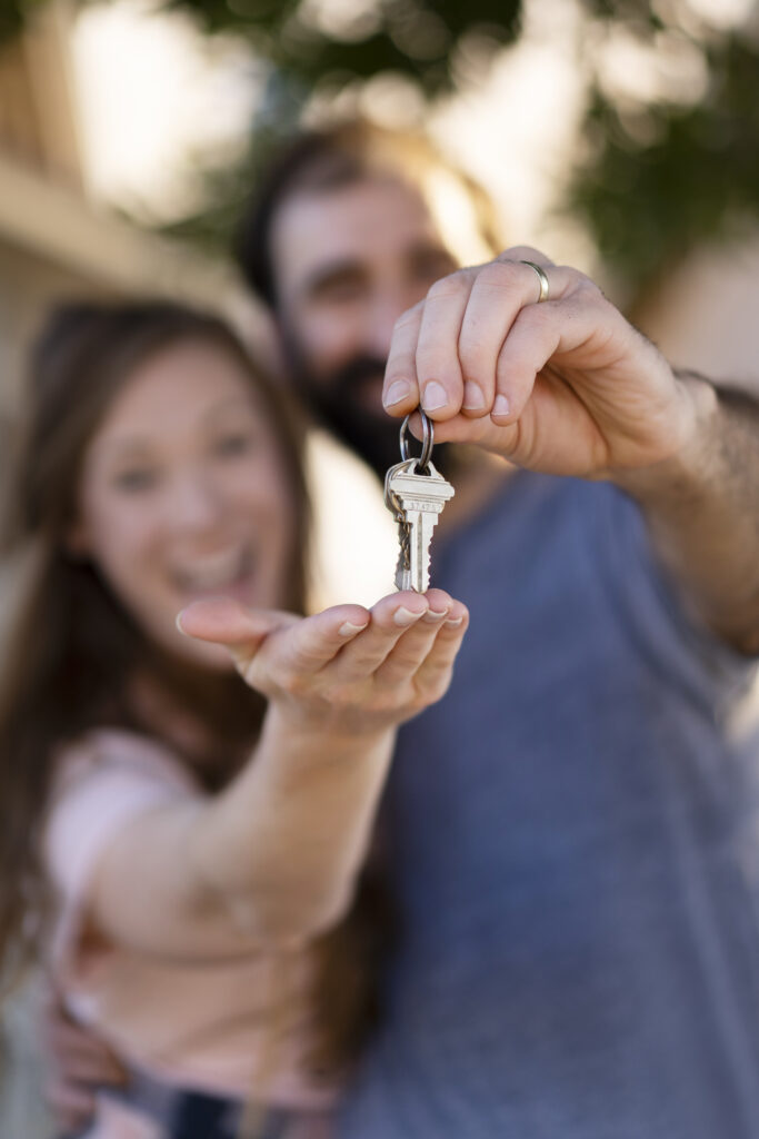 couple déménagement maison installation nouveau logement projet immobilier